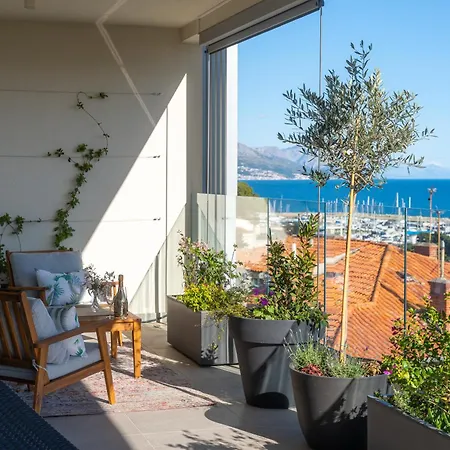 Hektor With Sea View Terrace And Garage