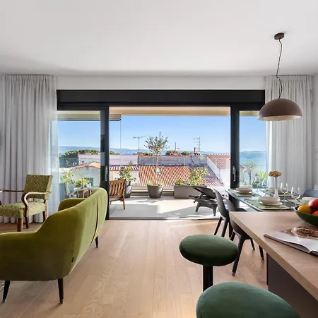 Hektor With Sea View Terrace And Garage Σπλιτ