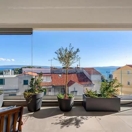 Hektor With Sea View Terrace And Garage Apartmán