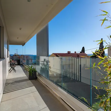 Hektor With Sea View Terrace And Garage Apartmán