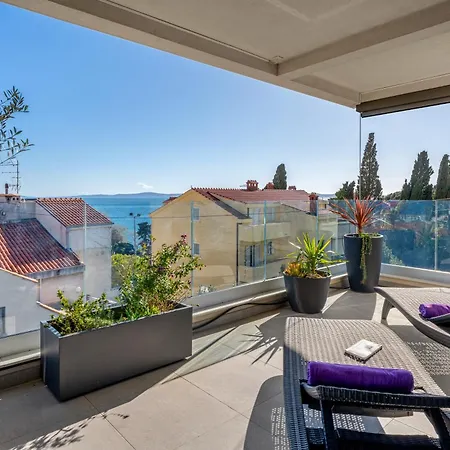 Hektor With Sea View Terrace And Garage Apartmán