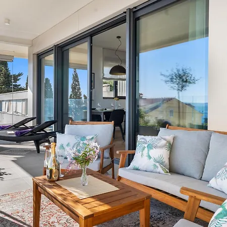 Hektor With Sea View Terrace And Garage Split