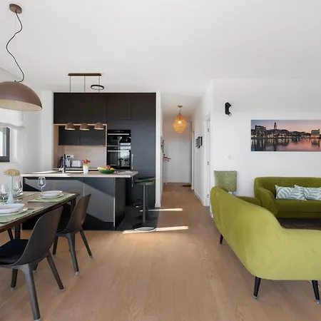 Hektor With Sea View Terrace And Garage